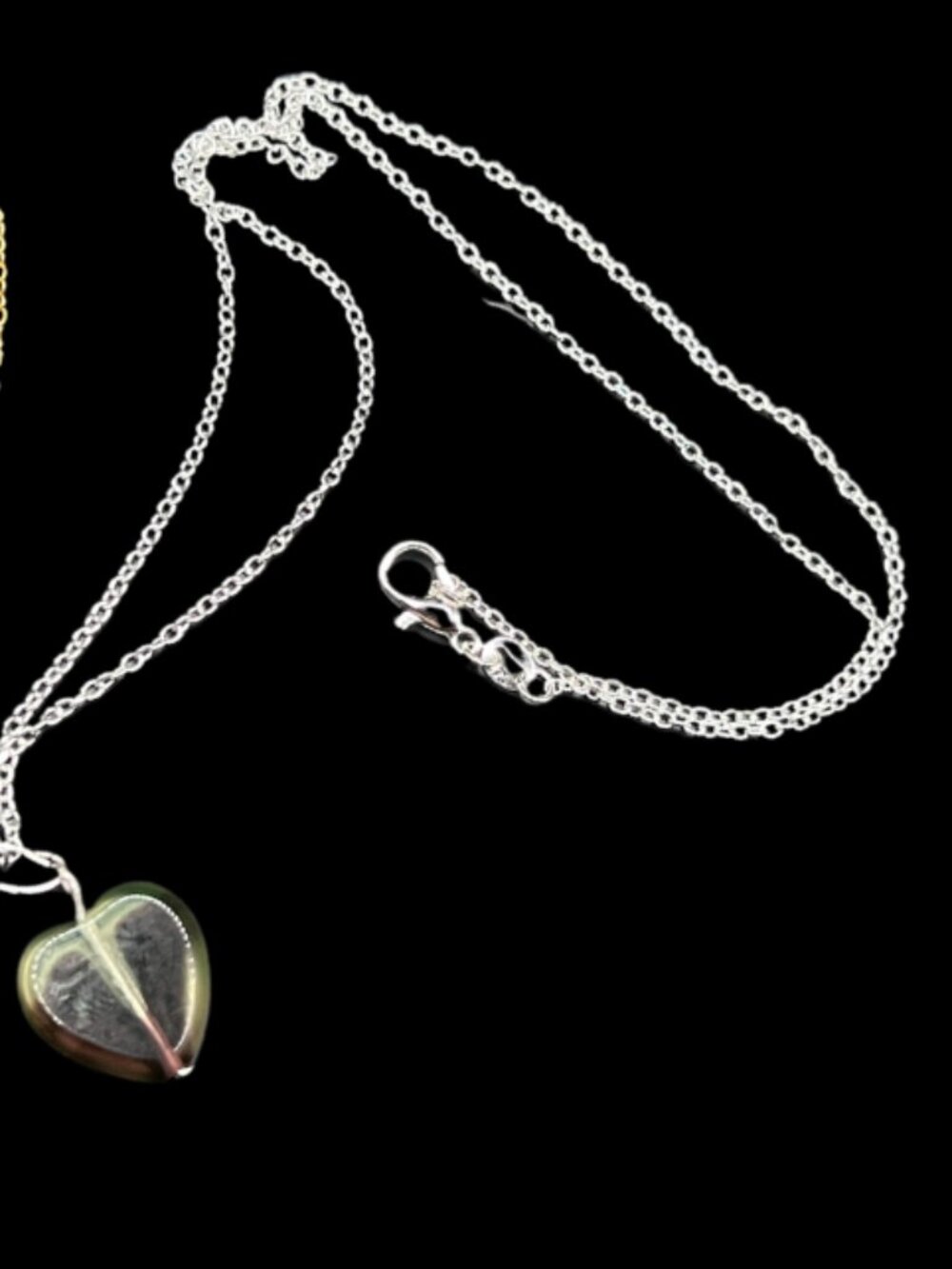 Handmade Uranium Glass Green Heart Pendant Necklace UV Reactive Silver - Picture 8 of 8